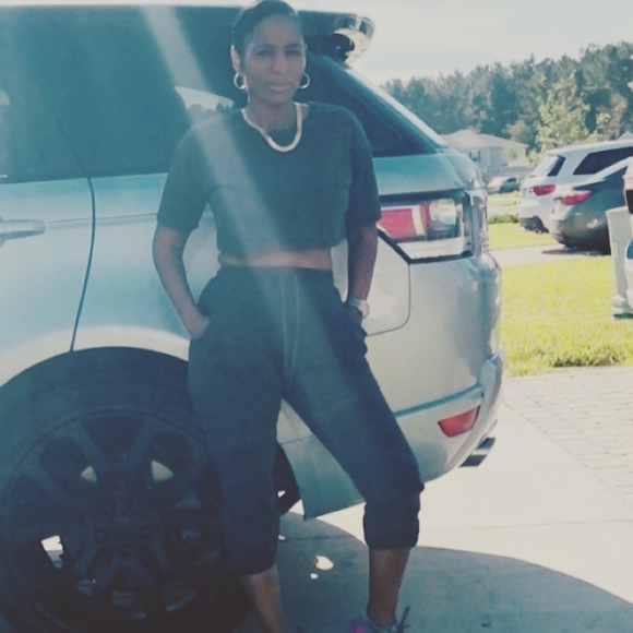 Chasing You Cropped Top and Jogger Set in Dark Gre - Picture 5 of 11